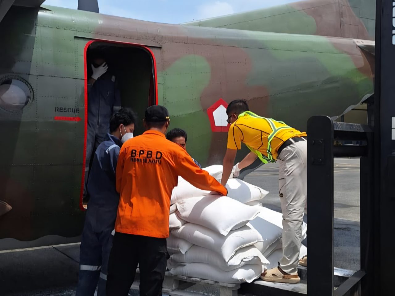 Redam Cuaca Buruk di Jabodetabek, Operasi Modifikasi Cuaca Digelar Hingga 27 Januari.