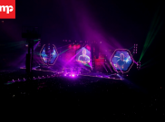 Prilly Latuconsina Boyong Adiknya Nonton Konser Coldplay di Singapura