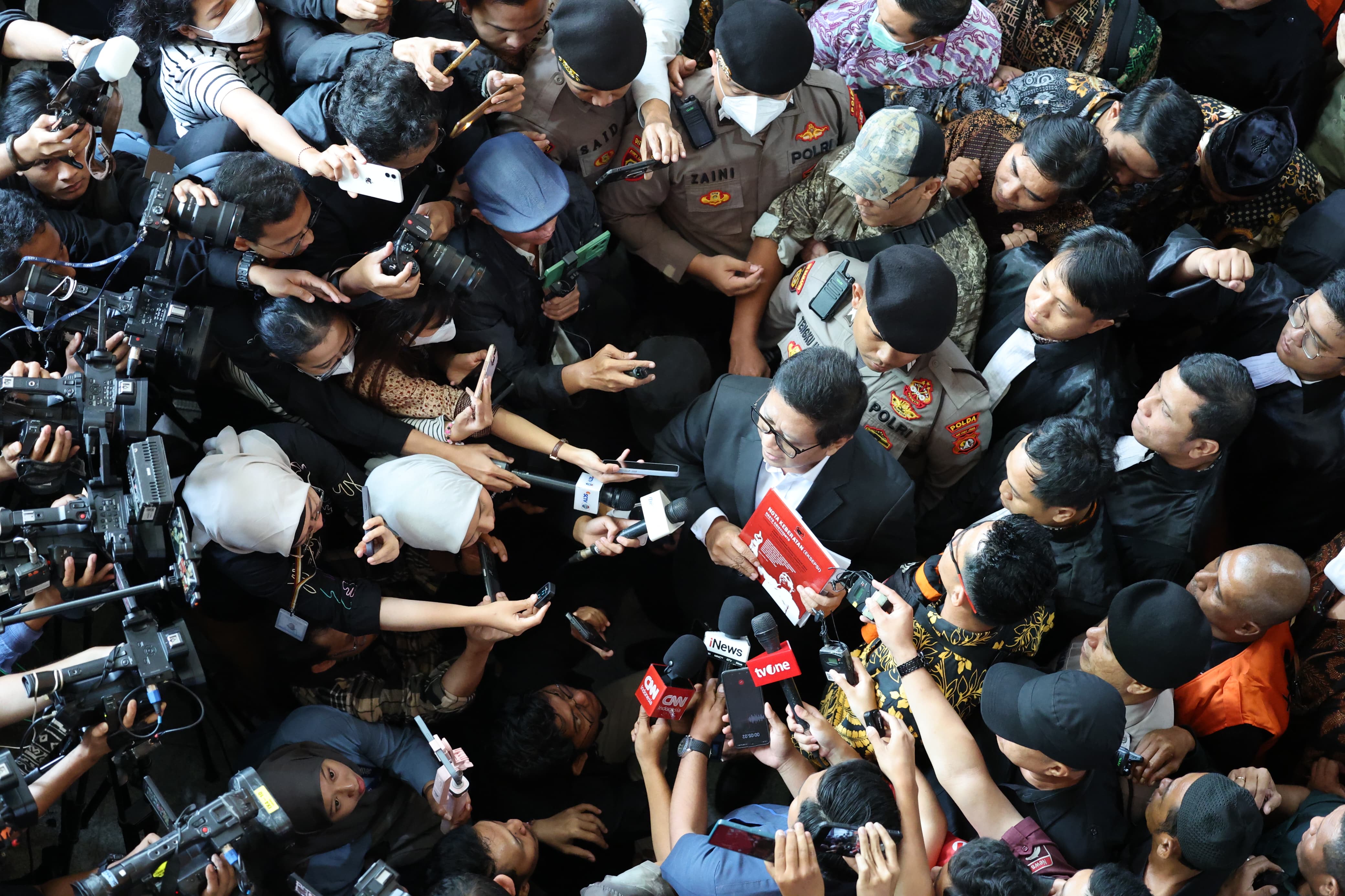 Tim Kuasa Hukum Hasto Kristiyanto Geram, Singgung 'Ugal-ugalan' Penegakan Hukum!