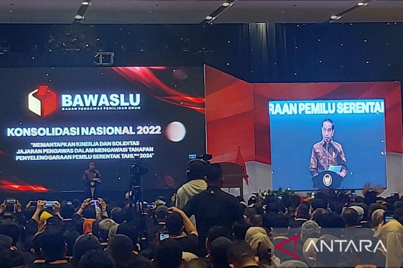 Jokowi Ingatkan Bawaslu soal Politik Identitas dan Politisasi Agama Jelang Pemilu 2024