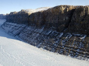 Greenland Memiliki Grand Canyon di Bawah Lapisan Esnya