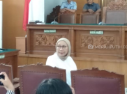 Yang Pertama Dipeluk Ratna Sarumpaet Usai Divonis Bersalah