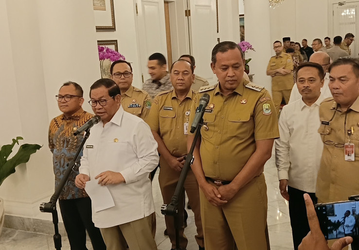 Gubernur Pramono 'Sentil' Wali Kota Bekasi tak Kunjung Bangun Halte Transjabodetabek