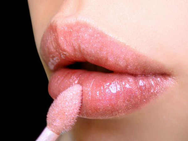 Lipstik warna peach (Foto: Boldsky)