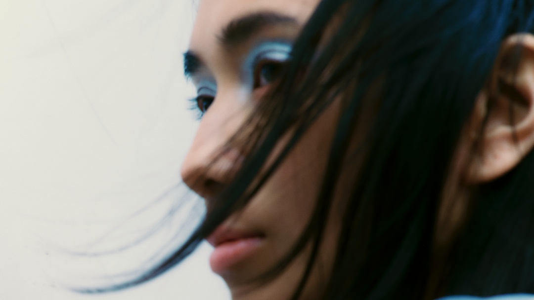 Selangkah Menuju Album Baru, NIKI Rilis Single 'Tsunami'