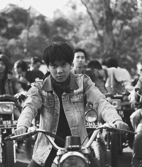 Iqbaal Ramadhan Berperan Sebagai Dilan (Foto: Instagram/iqbaal.e)