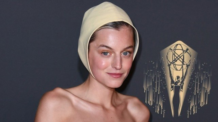Gaya Topi Renang ala Emma Corrin di Karpet Merah Emmy Award 2021
