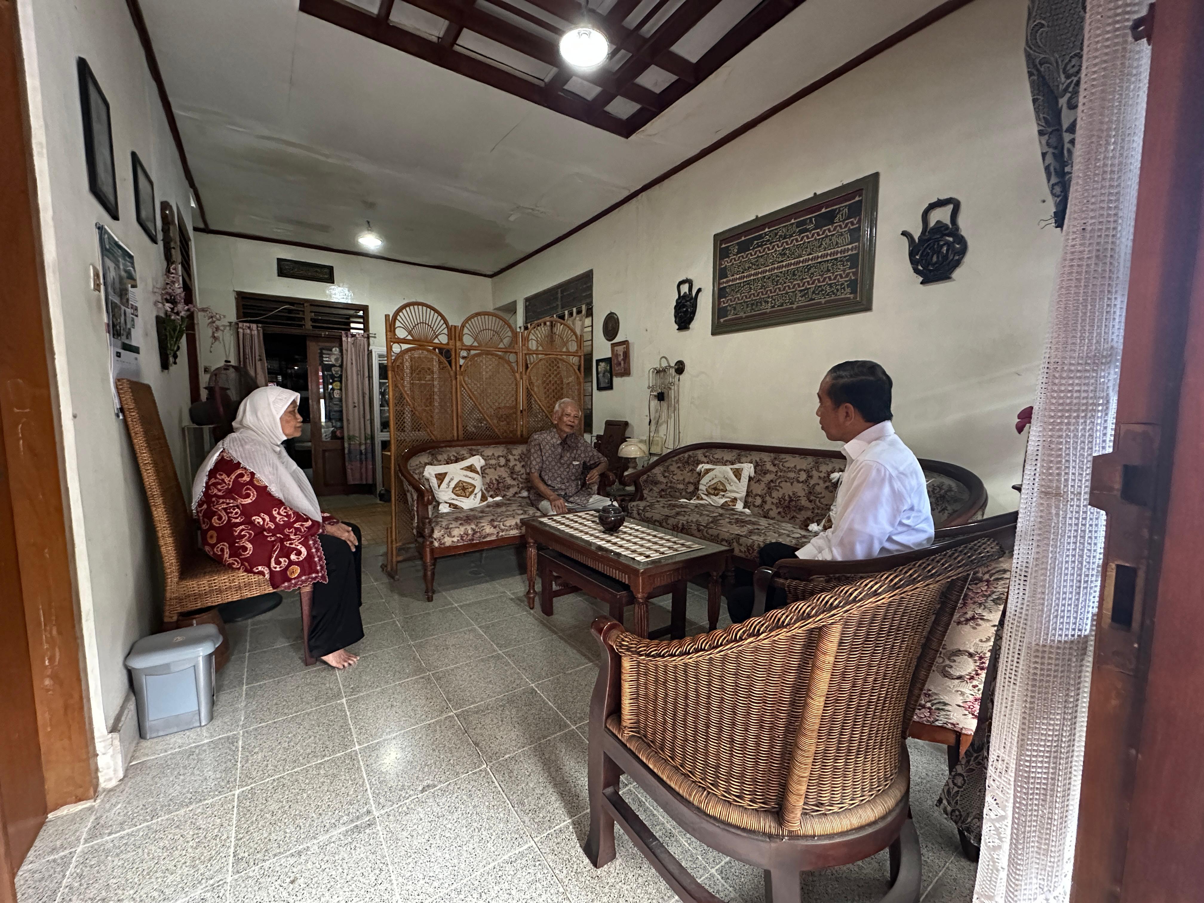 Jokowi Temui Dosen Akademik UGM di Yogyakarta di Tengah Isu Ijazah Palsu