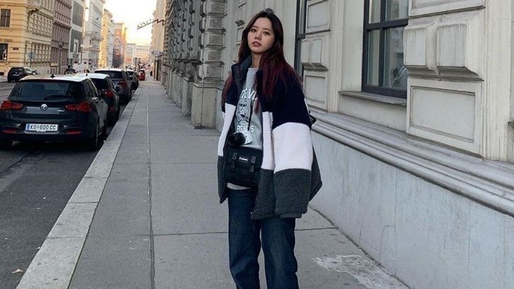Idola Perempuan yang Terlihat Keren dengan Gaya Kasual