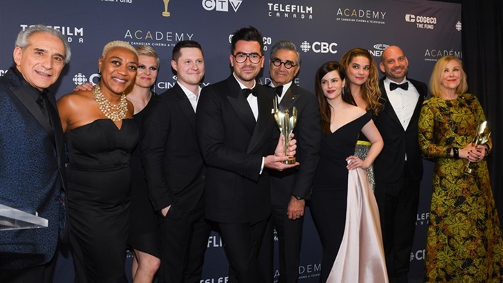 Schitt’s Creek Borong Penghargaan, inilah Pemenang Emmy Awards 2020