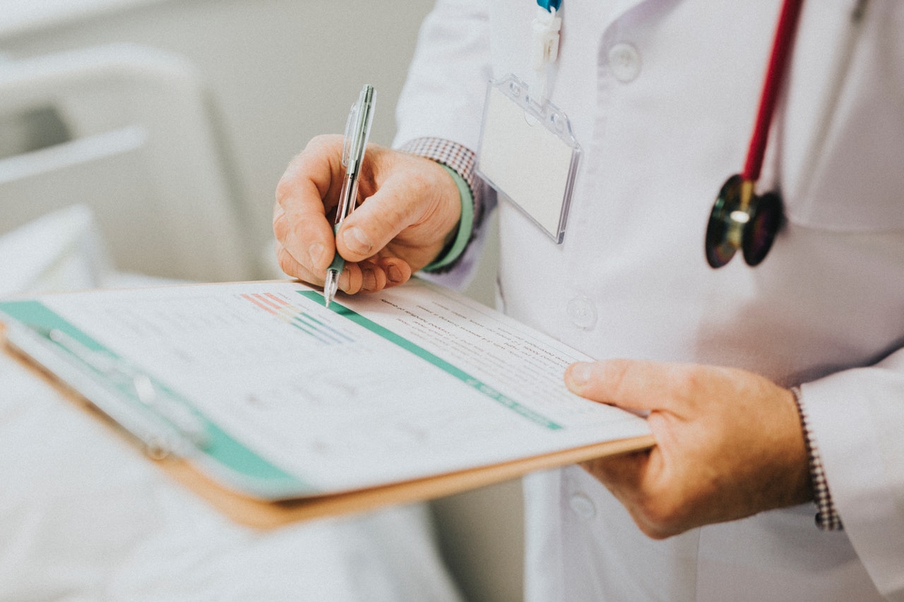Kenapa Tulisan Dokter Sulit Dibaca? Ini Jawabannya