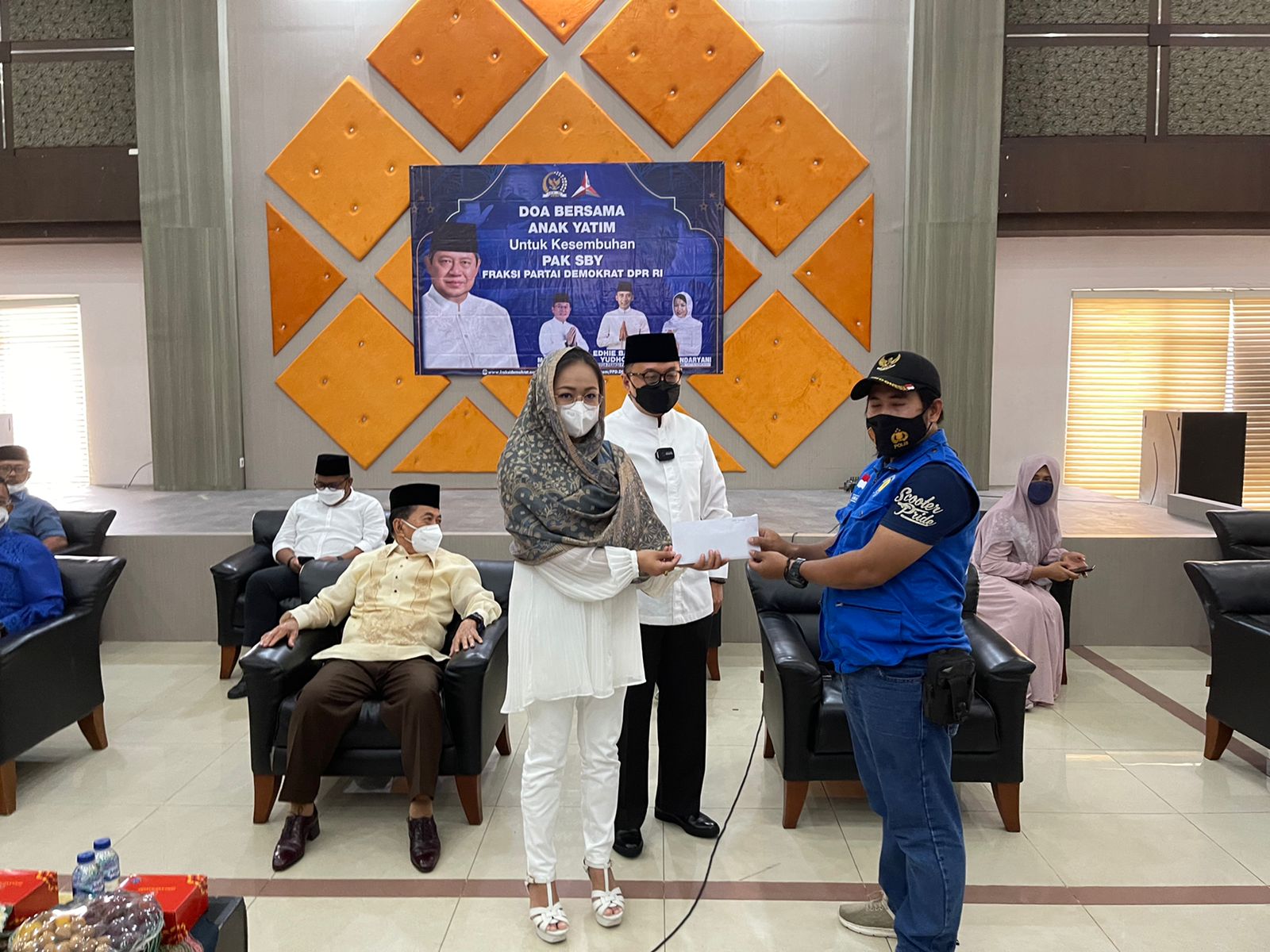 Fraksi Partai Demokrat DPR RI menggelar doa bersama untuk kesembuhan Presiden ke-6 RI Susilo Bambang Yudhoyono (SBY) pada Rabu (10/11) di Aula Gedung Serbaguna Rumah Jabatan Anggota DPR, Kalibata.