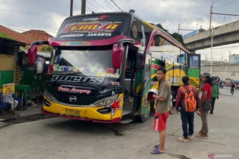 Ribuan Pemudik Serbu Termibal Lebak Bulus Pasca Puncak Mudik, Mayoritas Berasal dari Jawa Barat