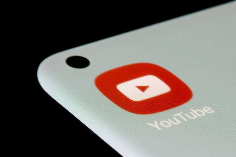 YouTube app is seen on a smartphone in this illustration taken, July 13, 2021. (Foto: REUTERS/DADO RUVIC)	