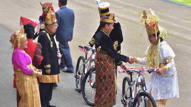Ini nih, 3 Baju Daerah yang Menang di Upacara HUT Ke-74 RI di Istana Negara