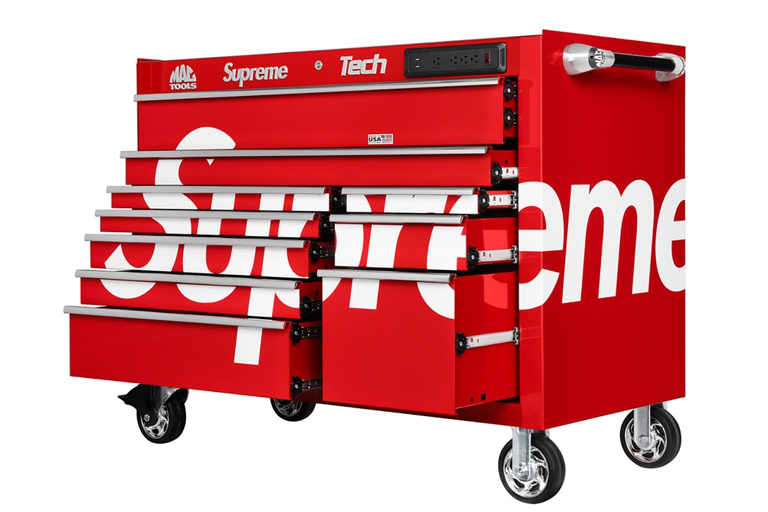 Dari Biskuit Hingga Roll Film, Cek Koleksi Spring/Summer 2020 dari Supreme