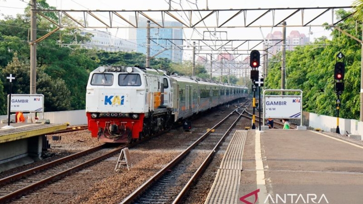 Jelang Konser Coldplay, Jumlah Penumpang yang Datang di Stasiun Gambir Meningkat