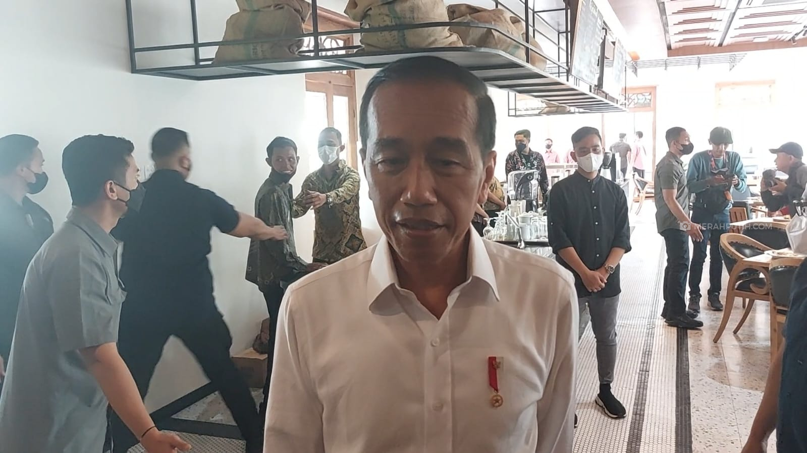 Jokowi Bolak-Balik Solo-Jakarta Urus Pernikahan Kaesang-Erina