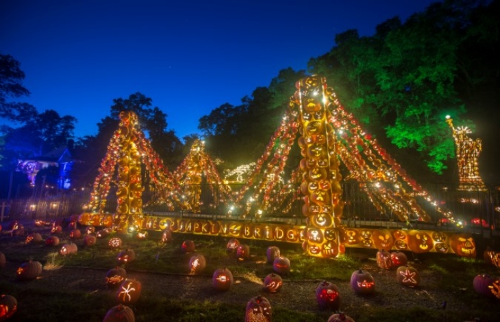 Pengunjung akan melihat labu dan instalasi bertema Halloween. (Foto: Historic Hudson Valley)