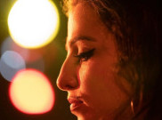 Trailer Film ‘Back To Black’ Tampilkan Transformasi Marisa Abela Jadi Amy Winehouse