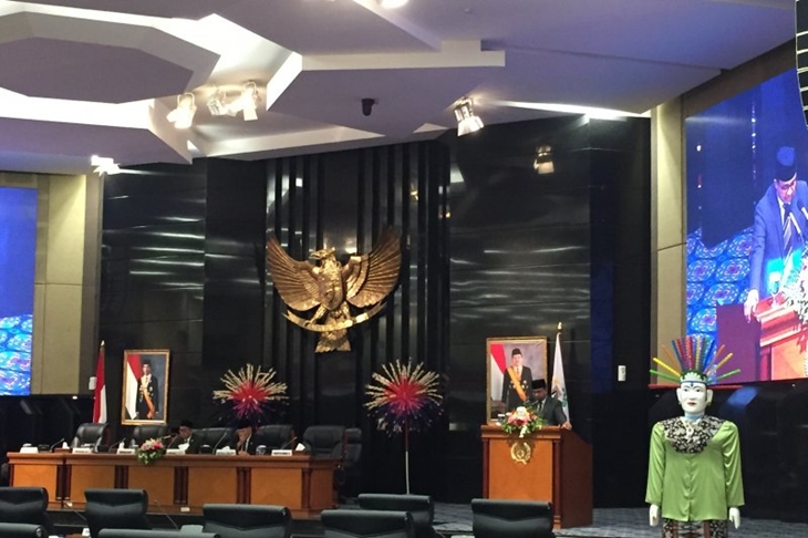 Gubernur DKI Jakarta Anies Baswedan menyampaikan pidatonya dalam Rancangan Peraturan Daerah tentang Perubahan Anggaran Pendapatan dan Belanja Daerah (APBD) DKI Jakarta tahun anggaran 2019 dalam rapat paripurna di Gedung DPRD DKI Jakarta, Jakarta, Jumat (16-8-2019). ANTARA/Shofi Ayudiana