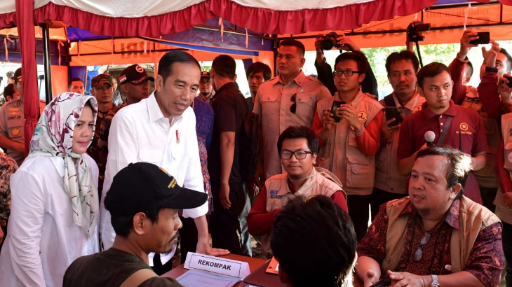 Presiden Jokowi berdialog dengan masyarakat