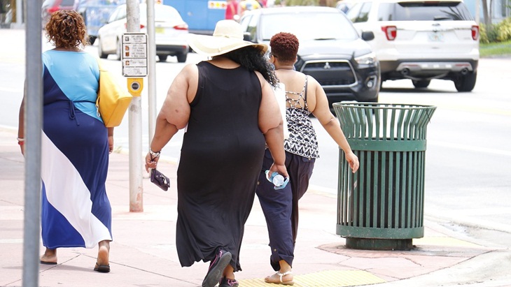 Ingin Tampil Langsing? Ini Tips Pilih Model Celana Kulot untuk Perempuan Oversize
