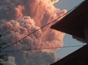 Gunung Lewotobi Laki-Laki Erupsi Eksplosif, BNPB Fokus Evakuasi dan Penanganan Warga Terdampak
