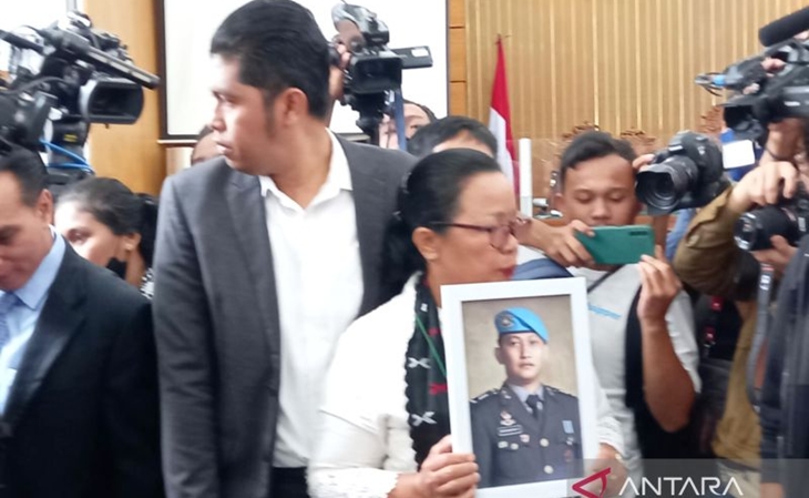 Keluarga Brigadir J Minta Hakim Jatuhkan Vonis Berat untuk Ricky Rizal dan Kuat Ma'ruf