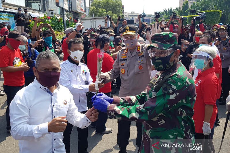 Batal Demo, Elemen Buruh Pilih Bagi-bagi Sembako