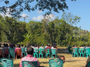 Gereja Terdampak Gempa, 300 Umat Tetap Datang dan Ikuti Misa di Halaman Santo Mikhael Ende