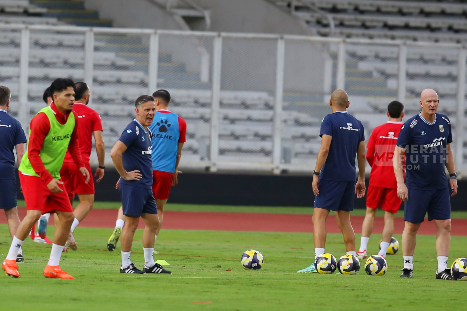 Aksi John Herdman Pimpin Latihan Punggawa Timnas Indonesia Jelang Lawan Saint Kittss and Navis 