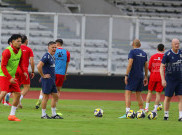Aksi John Herdman Pimpin Latihan Punggawa Timnas Indonesia Jelang Lawan Saint Kittss and Navis 