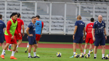 Aksi John Herdman Pimpin Latihan Punggawa Timnas Indonesia Jelang Lawan Saint Kittss and Navis 