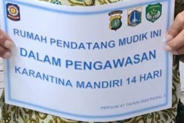 Stiker lokasi isolasi mandiri bagi pemudik yang kembali ke Jakarta Selatan, Kamis (28/5/2020). (ANTARA/HO-Kominfotik Jakarta Selatan)
