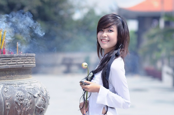 Wanita dengan pakaian tradisional. (Foto: Pixabay/cuncon)