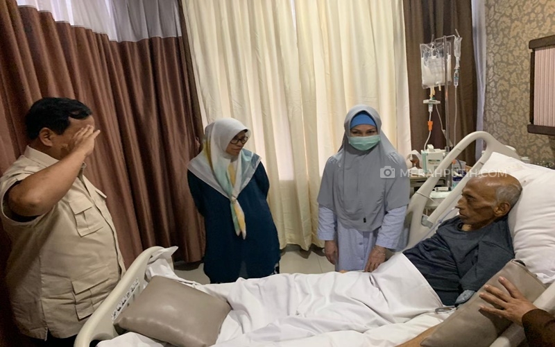 Kunjungi RSPAD, Prabowo Jenguk Jenderal (Purn) George Toisutta yang Terbaring Sakit