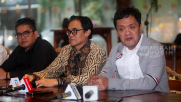 Keterangan Dewan Koperasi Indonesia (Dekopin) bersama Ketua Komisi III DPR