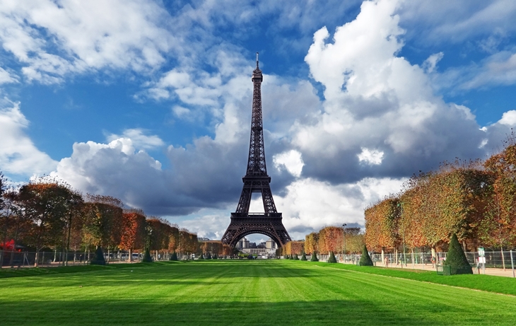 5. Menara Eiffel saat musim gugur (Pixabay - mguzmas)