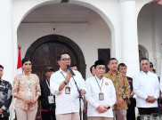 RK Lempar Pantun di Hadapan Pramono-Doel dan Dharma-Kun