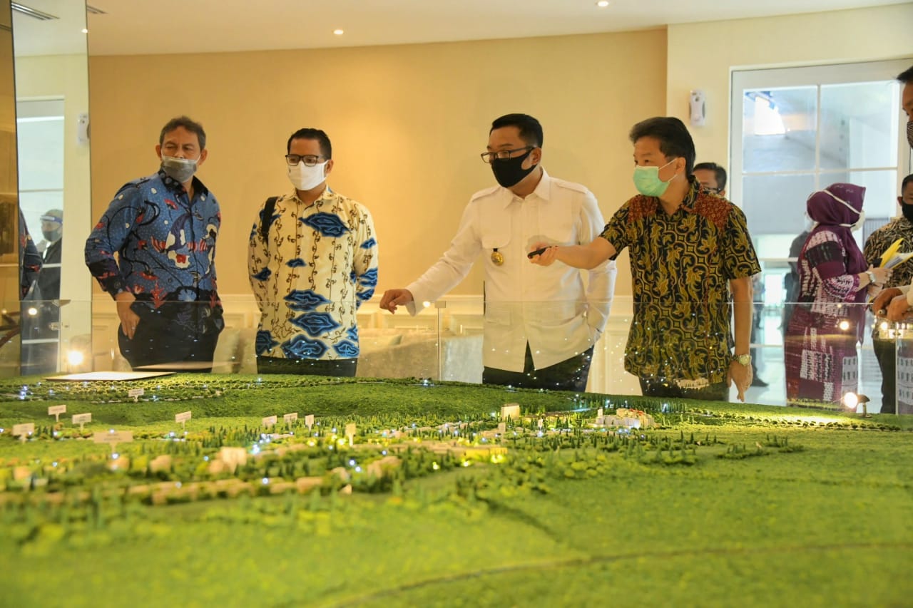 Gubernur Jabar Ridwan Kamil meninjau kawasan wisata Lido di Kecamatan Cigombong, Kabupaten Bogor, Rabu (15/7/20). Lido didorong menjadi Kawasan Ekonomi Khusus (KEK) Pariwisata pertama di Jabar. (Foto: Humas Jabar)
