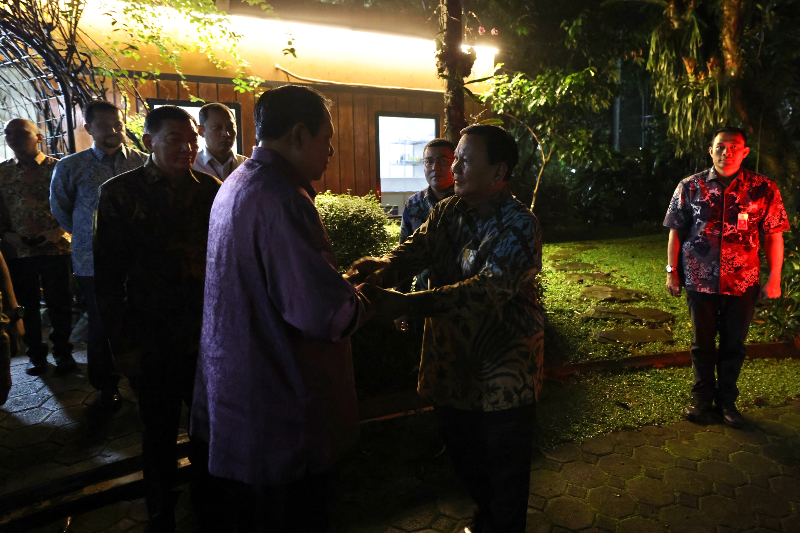 Kehangatan saat Prabowo Berlebaran ke SBY di Cikeas