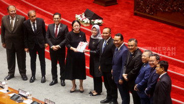 BPK Serahkan IHPS I Tahun 2024 dalam Rapat Paripurna DPR 