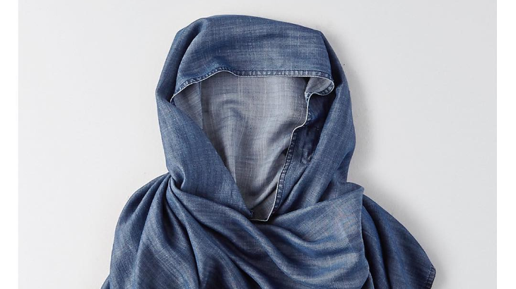 Halima Aden Jadi Model Hijab Denim American Eagle Outfitters