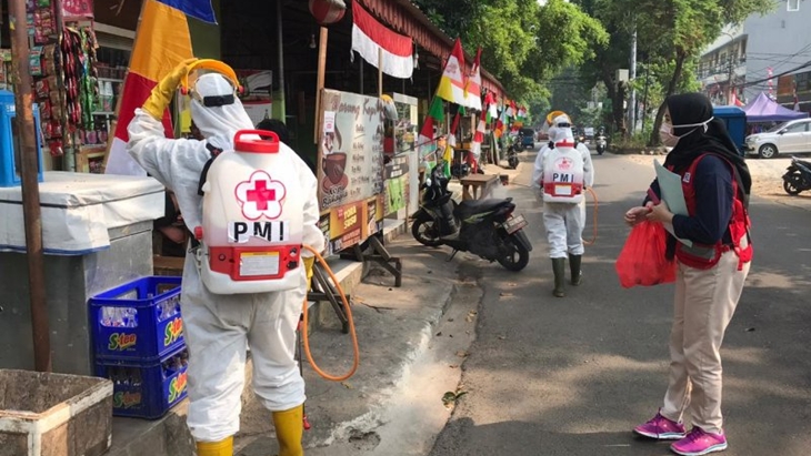 Penyemprotan disinfektan di lokasi Pujasera Blok S, Kebayoran Baru, Jakarta Selatan, Rabu (12/8/2020) (ANTARA/HO-Kominfotik Jakarta Selatan)