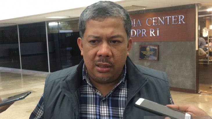Politikus Partai Gelombang Rakyat (Gelora) Indonesia Fahri Hamzah di Kompleks Parlemen RI Senayan Jakarta, Selasa (19/11/2019). (ANTARA/Abdu Faisal)
