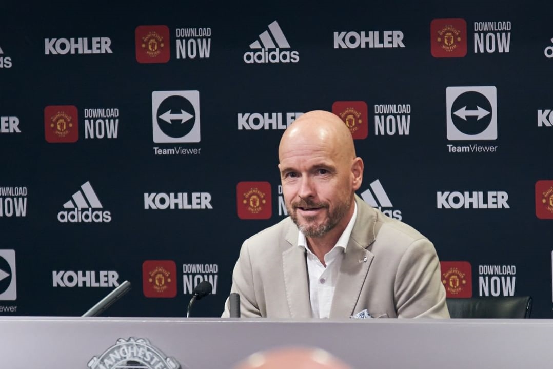 Erik ten Hag saat menghadiri konferensi pers
