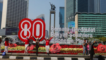 Suka Cita Warga Rayakan HUT Ke-80 Kemerdekaan RI di Bundaran HI Jakarta