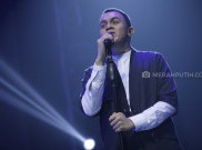 Tulus Curhat ke Penggemar saat Gelar Konser 'Intim'