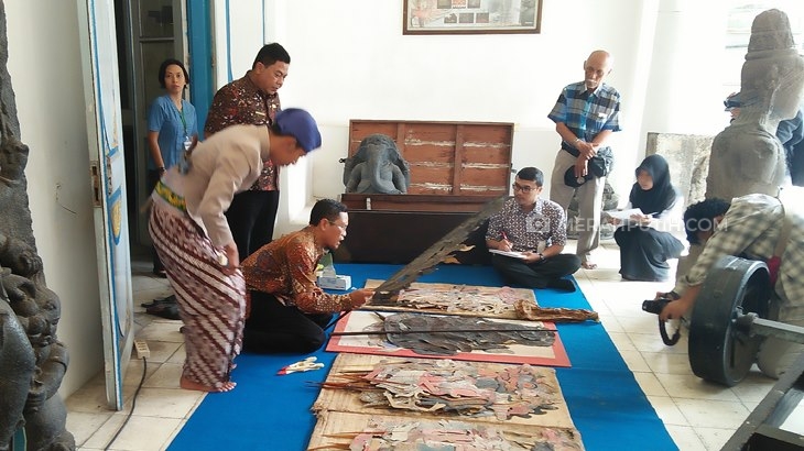 Ngisis Ringgit dan Nabuh Gamelan di Museum Radya Pustaka